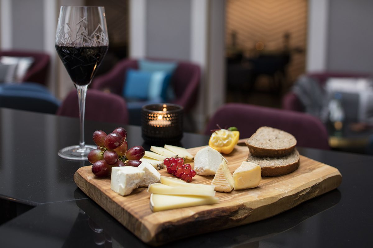 UPSIDE DOWN BAR & RESTAURANT